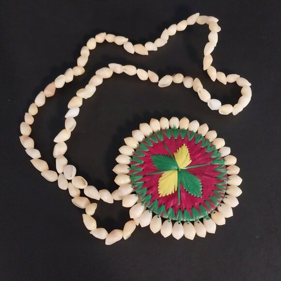 Cowrie Shell Lei Necklace With Floral Woven Pendant Medallion Red Green Yellow - Picture 3 of 3